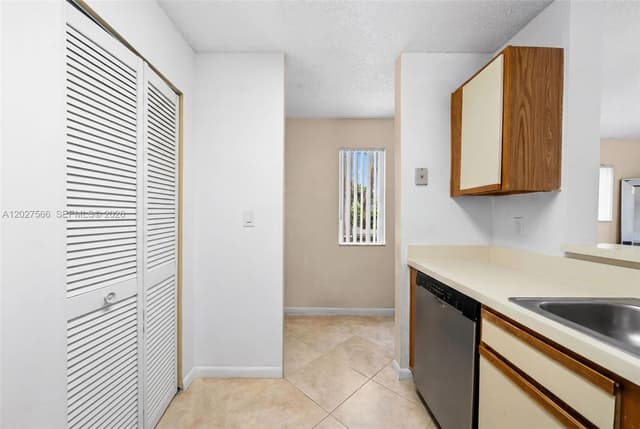 3405 NW 44th St # 205, Oakland Park FL 33309 - Oakland Park, FL - Photo 3