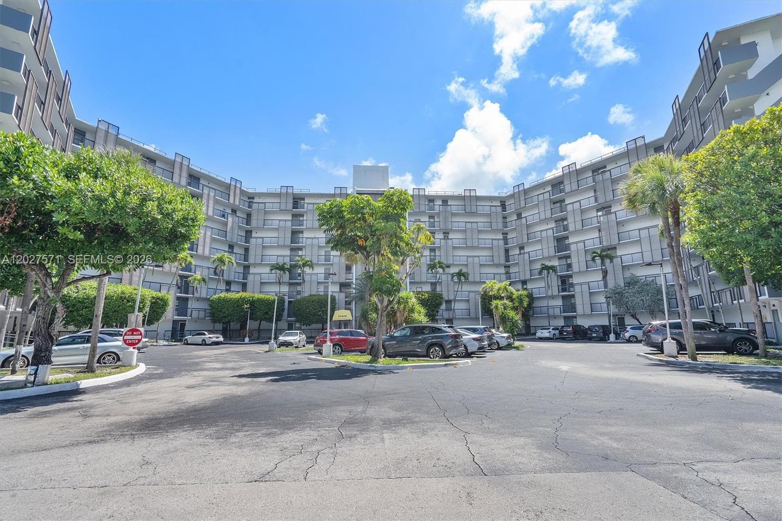 20400 W Country Club Dr # 214, Aventura FL 33180 - Aventura, FL - Photo 1