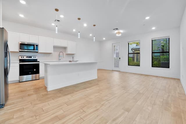 8358 NW 7th Place, Plantation FL 33324 - Plantation, FL - Photo 3