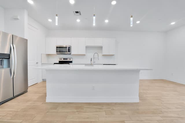 8358 NW 7th Place, Plantation FL 33324 - Plantation, FL - Photo 5