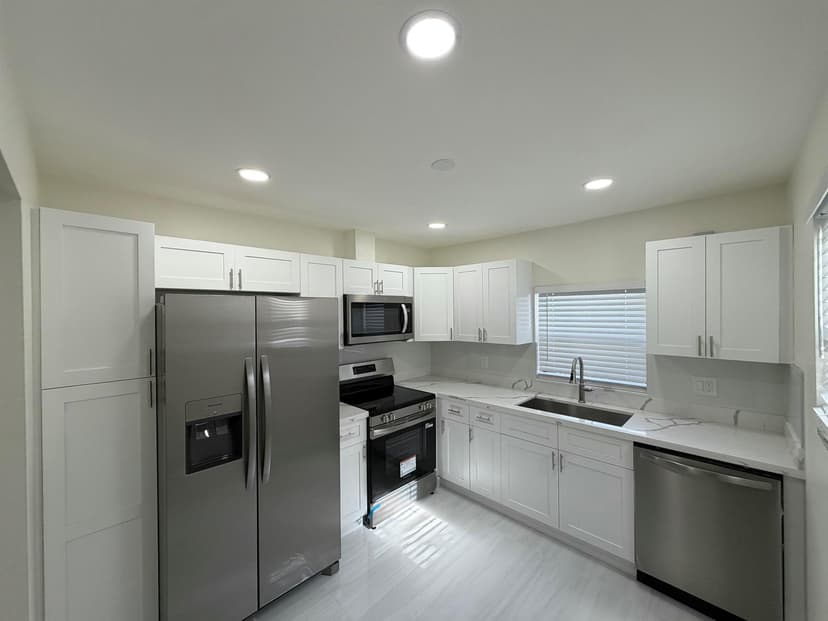 1823 Abbey Road, West Palm Beach FL 33415