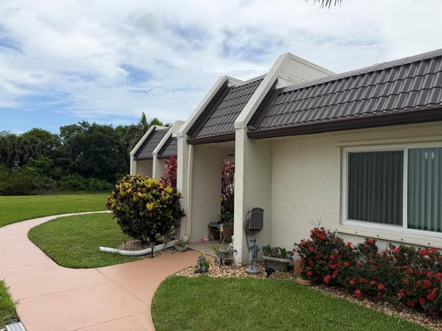 212 Lake Susan Lane, West Palm Beach FL 33411 - West Palm Beach, FL - Photo 2