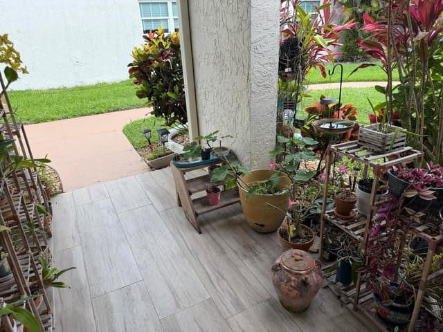 212 Lake Susan Lane, West Palm Beach FL 33411 - West Palm Beach, FL - Photo 7