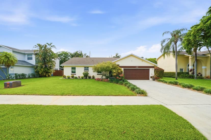 5787 SW 57th Way, Davie FL 33314