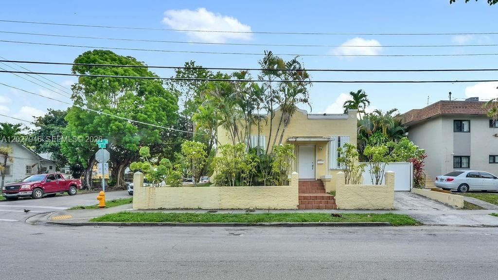 242 SW 15th Ave, Miami FL 33135