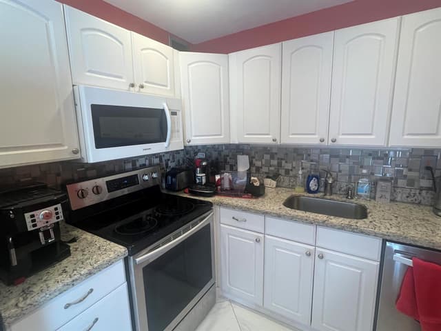 526 Normandy K, Delray Beach FL 33484 - Delray Beach, FL - Photo 4