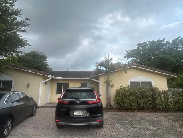 8362 NW 23rd Manor, Coral Springs FL 33065 - Coral Springs, FL - Photo 2
