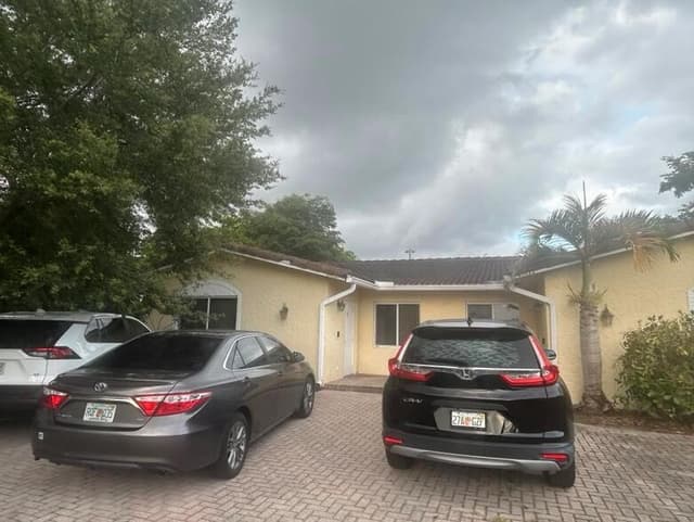 8362 NW 23rd Manor, Coral Springs FL 33065 - Coral Springs, FL - Photo 3