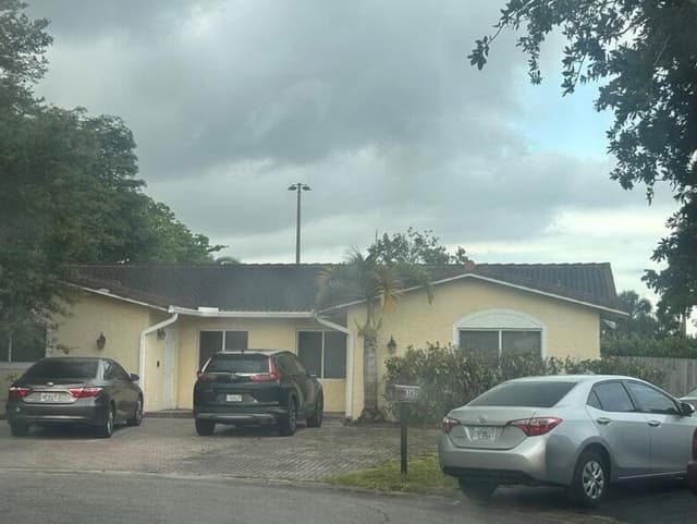 8362 NW 23rd Manor, Coral Springs FL 33065 - Coral Springs, FL - Photo 4