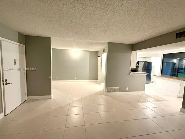 5220 Las Verdes Cir # 114, Delray Beach FL 33484 - Delray Beach, FL - Photo 6