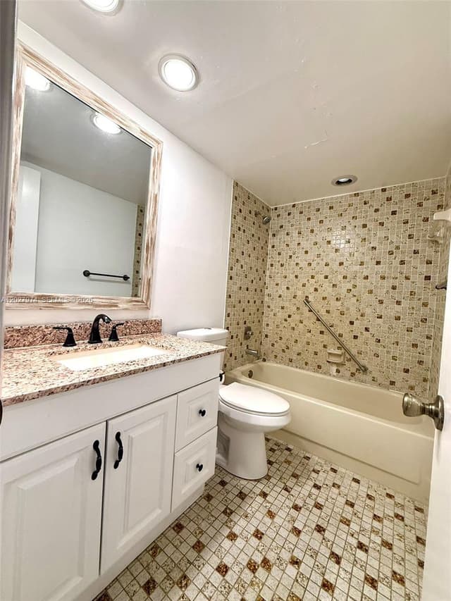 5220 Las Verdes Cir # 114, Delray Beach FL 33484 - Delray Beach, FL - Photo 7