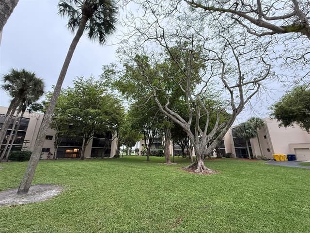 5220 Las Verdes Cir # 114, Delray Beach FL 33484 - Delray Beach, FL - Photo 3