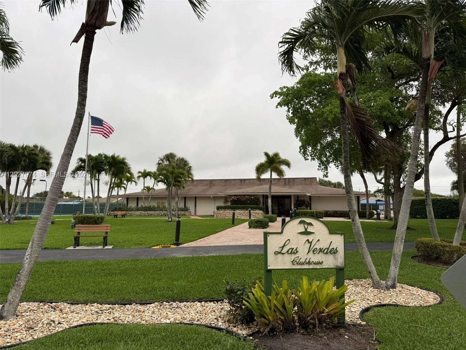 5220 Las Verdes Cir # 114, Delray Beach FL 33484 - Delray Beach, FL - Photo 1