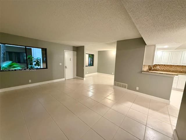 5220 Las Verdes Cir # 114, Delray Beach FL 33484 - Delray Beach, FL - Photo 5