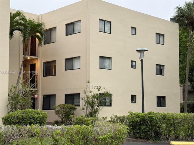 5220 Las Verdes Cir # 114, Delray Beach FL 33484 - Delray Beach, FL - Photo 4
