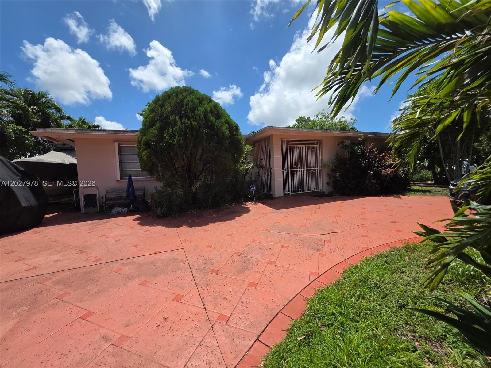 16825 NW 74th Ave, Hialeah FL 33015
