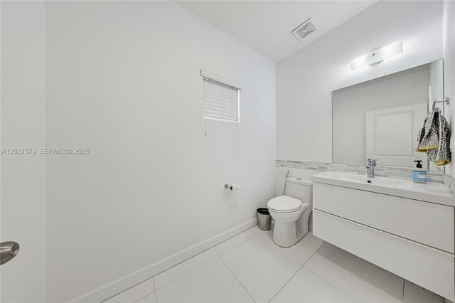 476 NE 194th Ter, Miami FL 33179 - Miami, FL - Photo 7