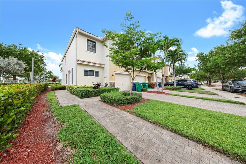 476 NE 194th Ter, Miami FL 33179