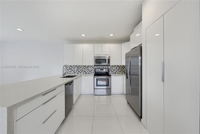 476 NE 194th Ter, Miami FL 33179 - Miami, FL - Photo 5