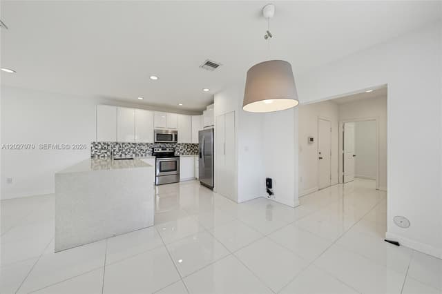 476 NE 194th Ter, Miami FL 33179 - Miami, FL - Photo 4