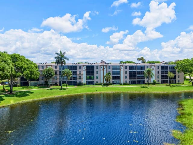 7280 Amberly Lane # 201, Delray Beach FL 33446 - Delray Beach, FL - Photo 2