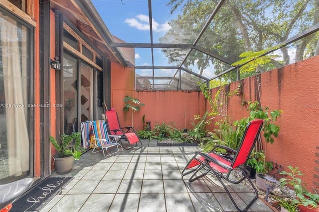 1490 Laguna Lane, Pembroke Pines FL 33026 - Pembroke Pines, FL - Photo 3