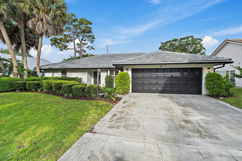 18169 Lake Bend Drive, Jupiter FL 33458