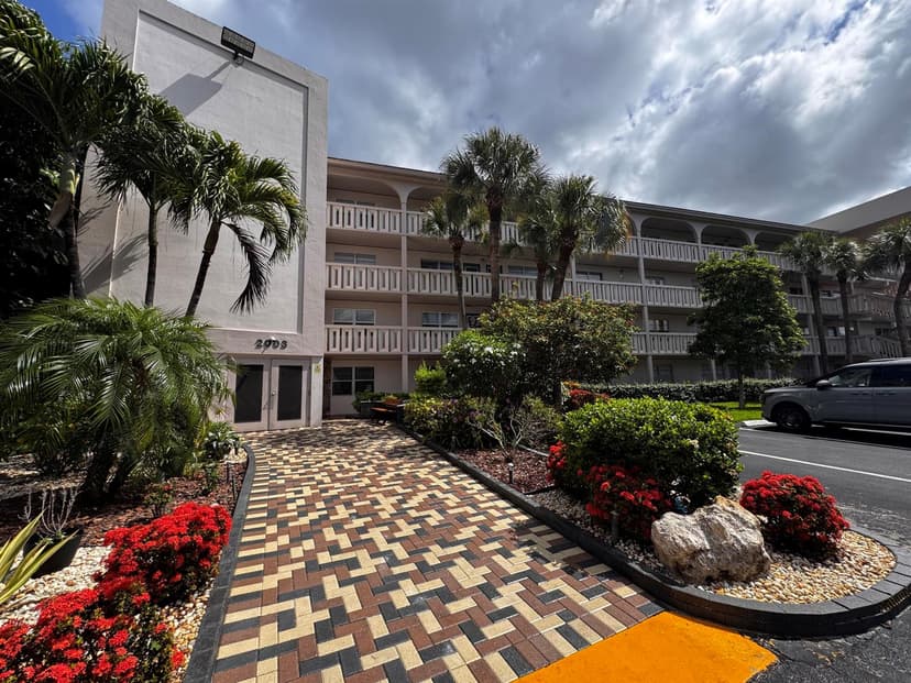 2003 Granada Drive # J2, Coconut Creek FL 33066