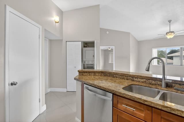2445 SW 18th Terrace # 922, Fort Lauderdale FL 33315 - Fort Lauderdale, FL - Photo 5