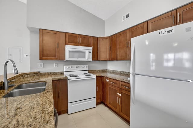 2445 SW 18th Terrace # 922, Fort Lauderdale FL 33315 - Fort Lauderdale, FL - Photo 4