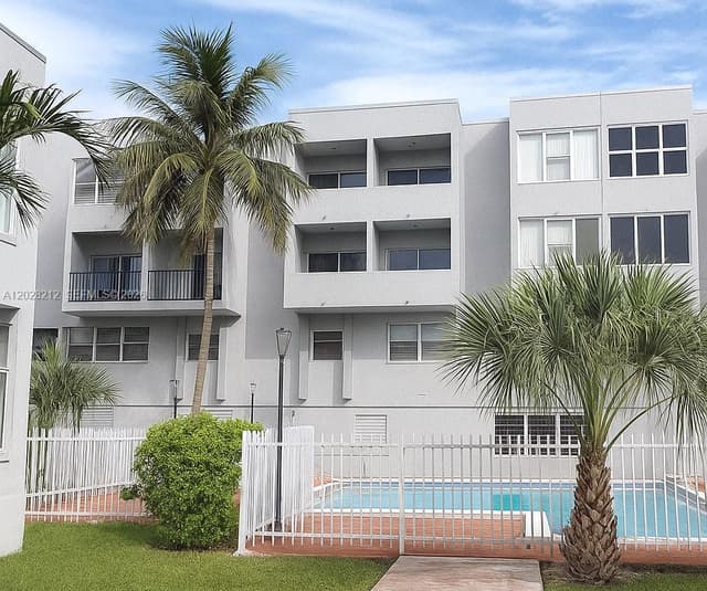 1555 W 44th Pl # 203, Hialeah FL 33012 - Hialeah, FL - Photo 4