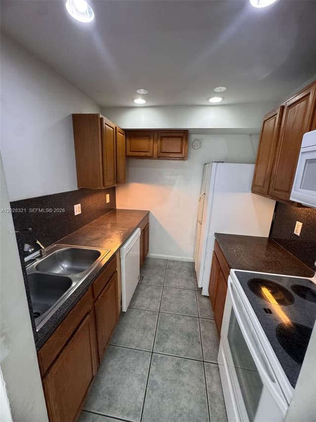 2120 Sherwood Forest Blvd # 30, West Palm Beach FL 33415 - West Palm Beach, FL - Photo 4