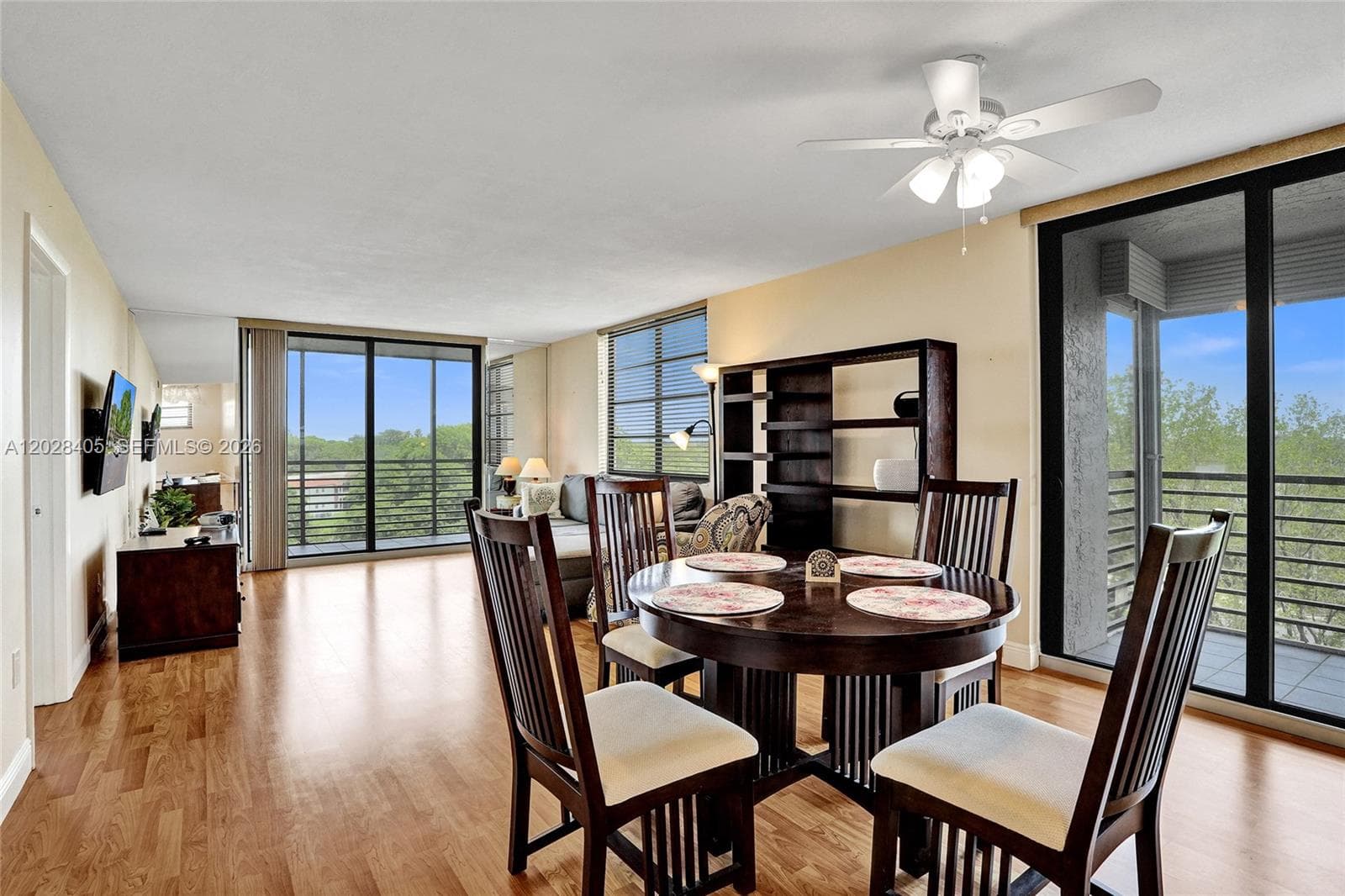 901 Colony Point Cir # 501, Pembroke Pines FL 33026 - Pembroke Pines, FL - Photo 1