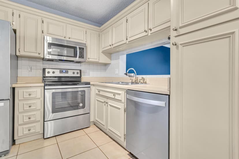 5510 Lakeside Drive # 202, Margate FL 33063