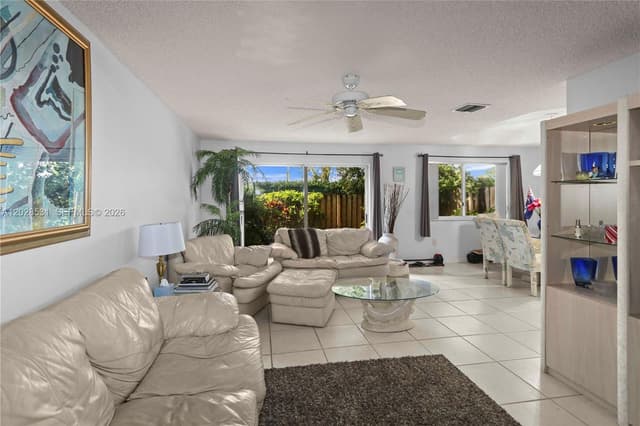 11468 NW 50th Ter, Doral FL 33178 - Doral, FL - Photo 4