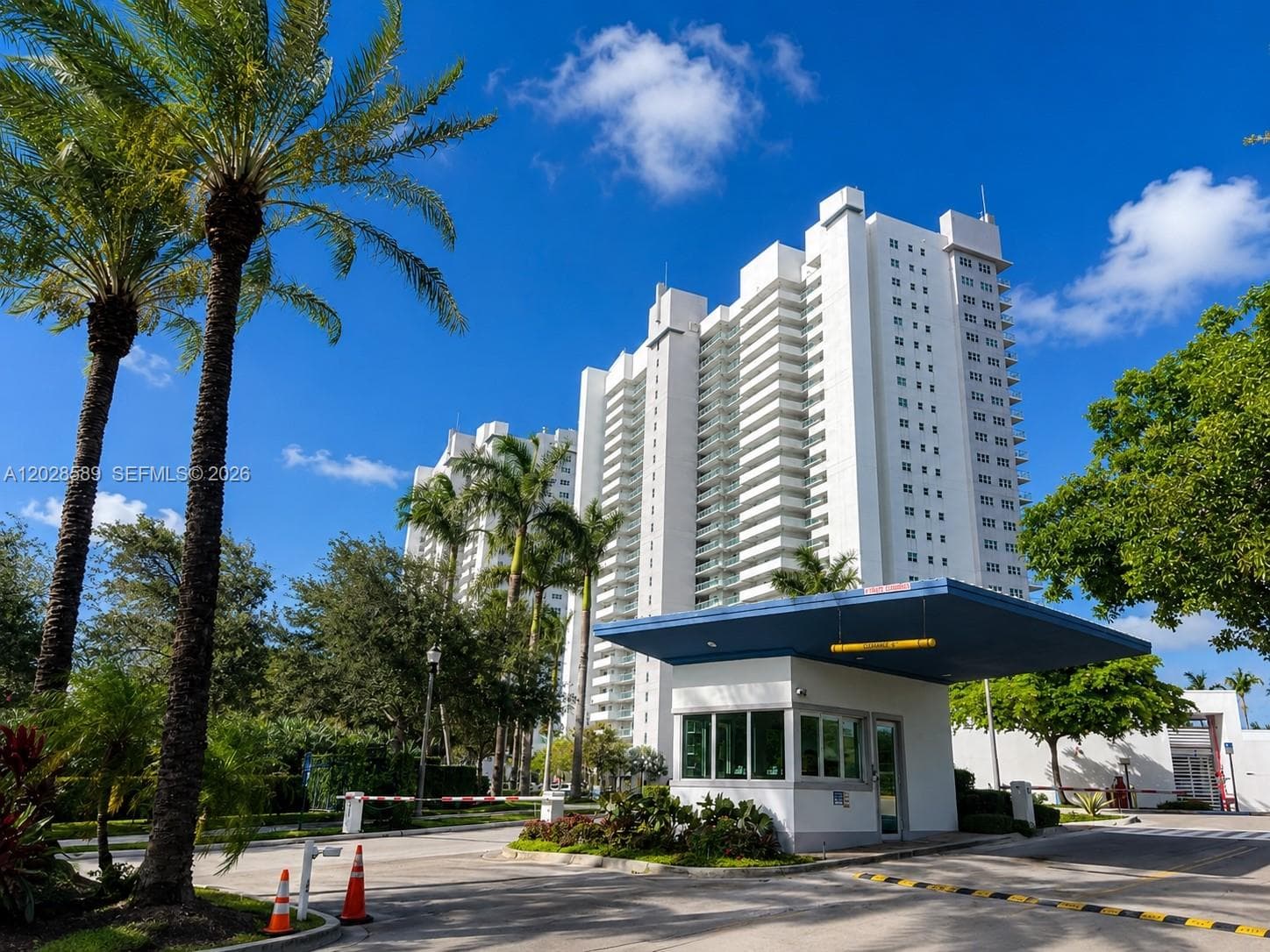 14951 Royal Oaks Ln # 2002, North Miami FL 33181 - North Miami, FL - Photo 1