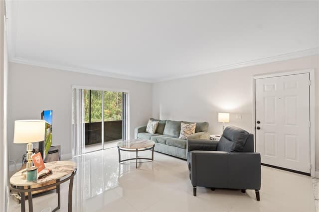 567 Trace Circle # 104, Deerfield Beach FL 33441 - Deerfield Beach, FL - Photo 2