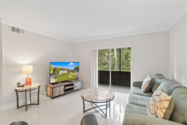 567 Trace Circle # 104, Deerfield Beach FL 33441 - Deerfield Beach, FL - Photo 5