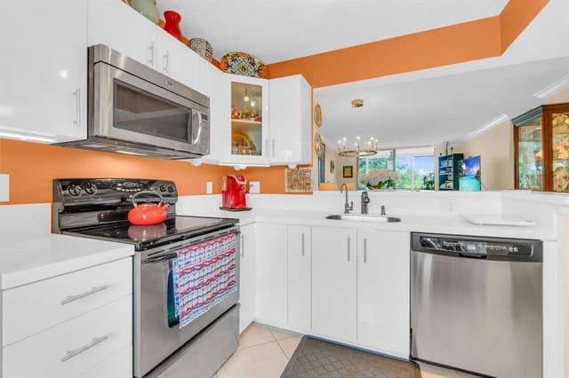 6795 Huntington Lane # 306, Delray Beach FL 33446 - Delray Beach, FL - Photo 2