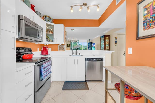6795 Huntington Lane # 306, Delray Beach FL 33446 - Delray Beach, FL - Photo 3