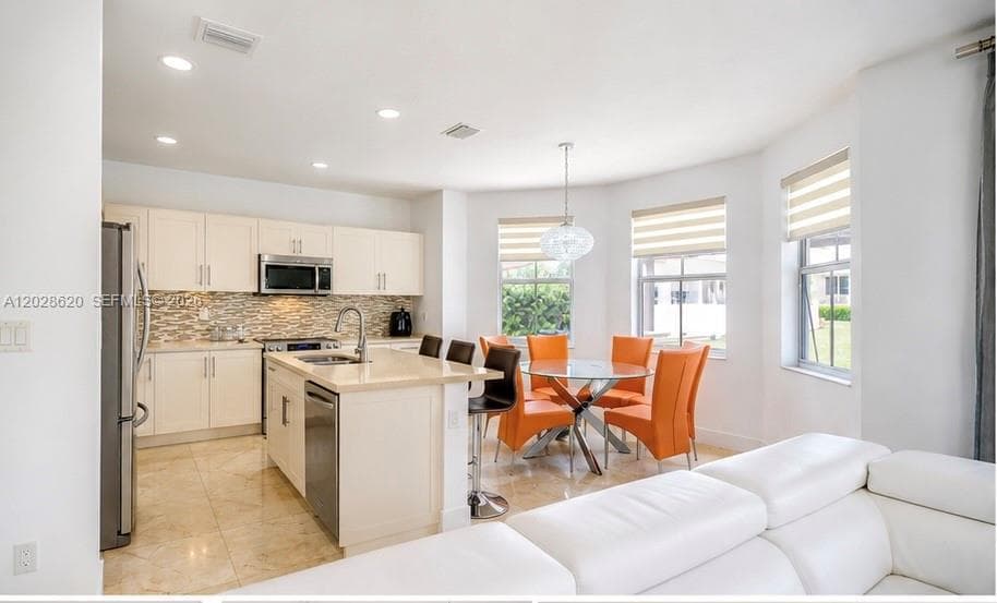 10555 NW 69th Ter, Doral FL 33178