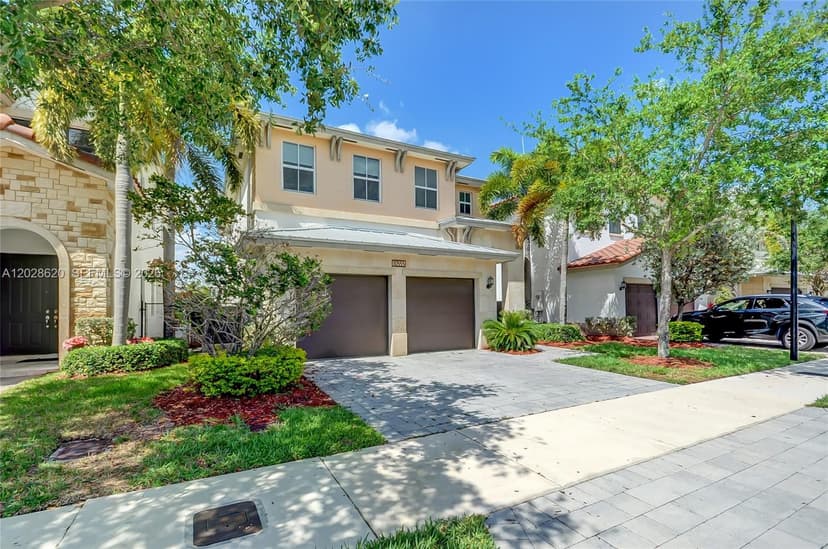 10555 NW 69th Ter, Doral FL 33178