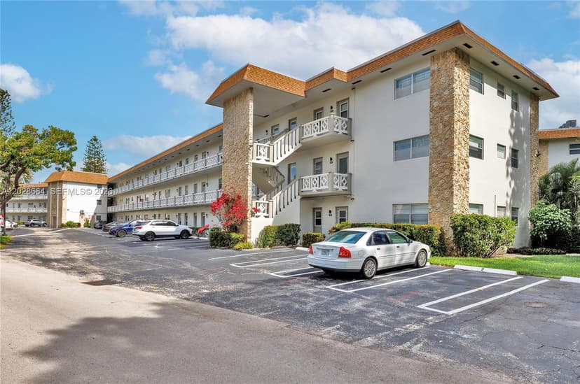 4805 NW 35th St # 416, Lauderdale Lakes FL 33319