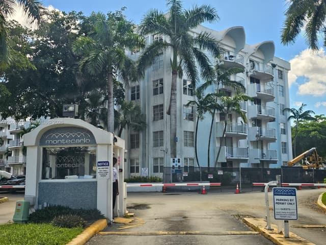 492 NW 165th St Rd # 211, Miami FL 33169 - Miami, FL - Photo 2