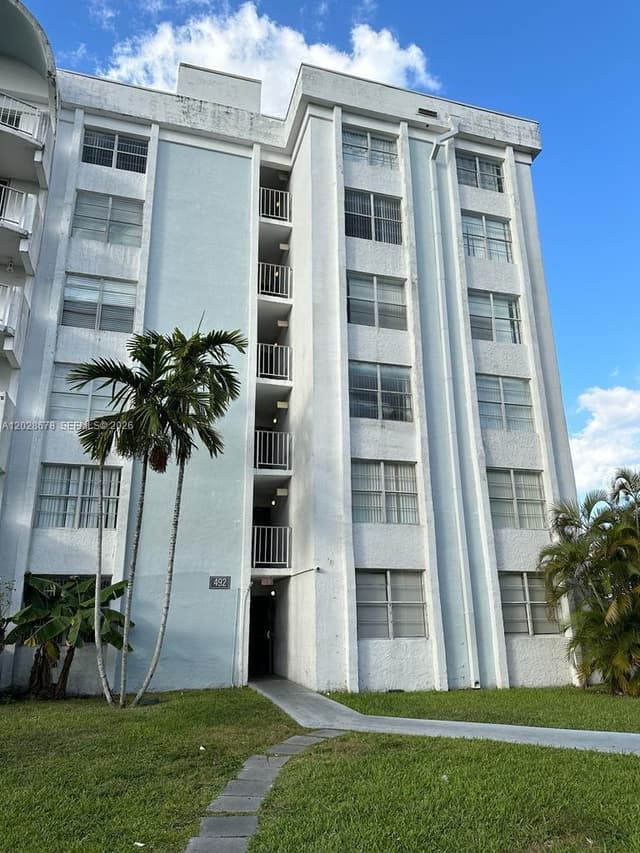 492 NW 165th St Rd # 211, Miami FL 33169 - Miami, FL - Photo 4