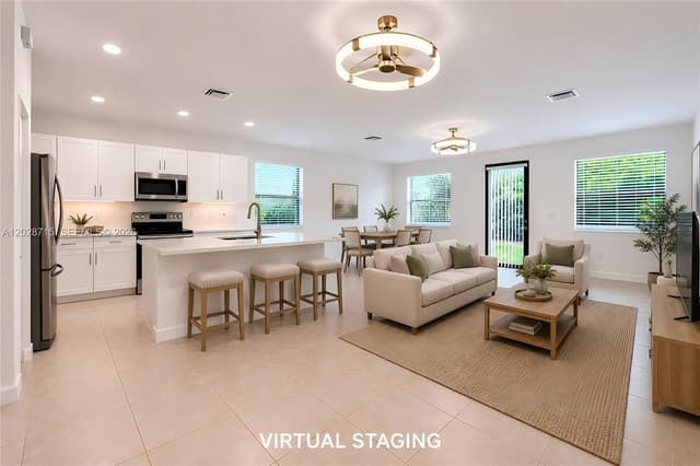 3448 W 110th Ter, Hialeah FL 33018 - Hialeah, FL - Photo 2