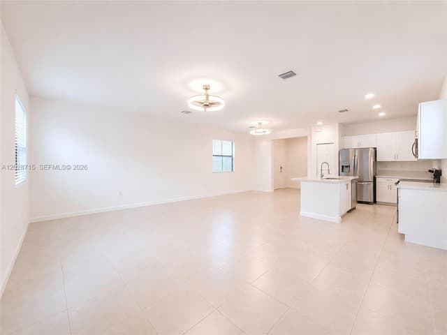 3448 W 110th Ter, Hialeah FL 33018 - Hialeah, FL - Photo 7