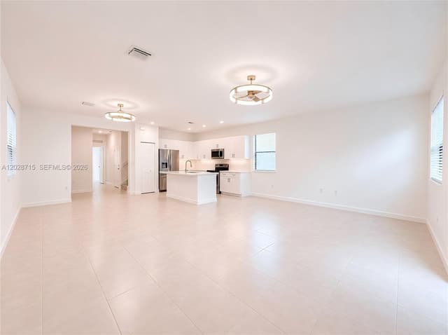 3448 W 110th Ter, Hialeah FL 33018 - Hialeah, FL - Photo 5