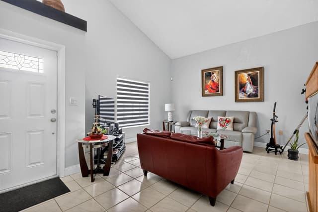 18977 NW 63rd Ct Circle, Miami Gardens FL 33015 - Miami Gardens, FL - Photo 4