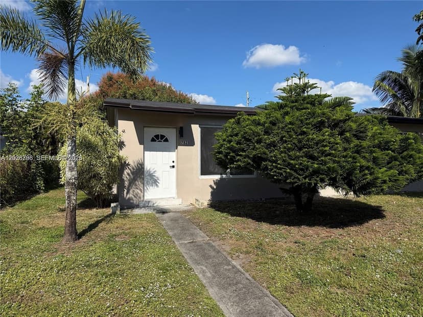 7821 NW 30th St, Davie FL 33024